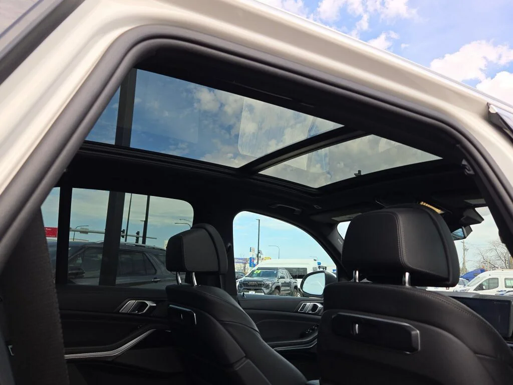 Used 2025 Alpine White BMW xDrive50e image 10