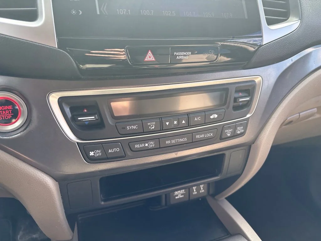 Used 2016  Honda EX image 22