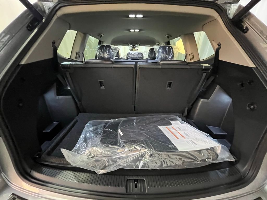 New 2026 Silver Volkswagen 2.0T SE w/Technology image 27