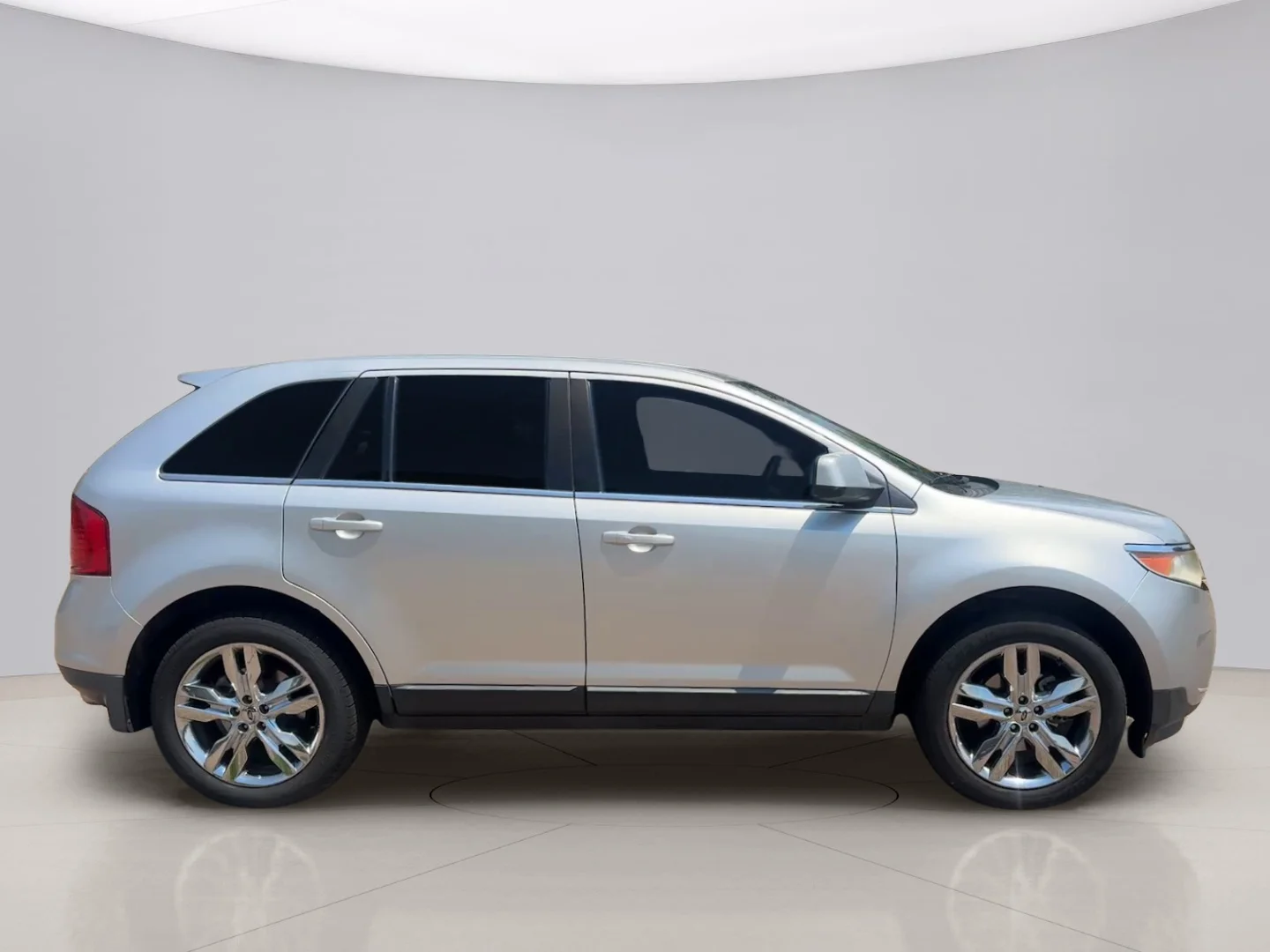 Used 2011 Silver Ford LIMITED image 6