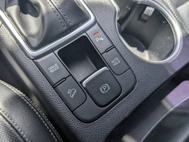 Used 2022 White Kia EX image 37