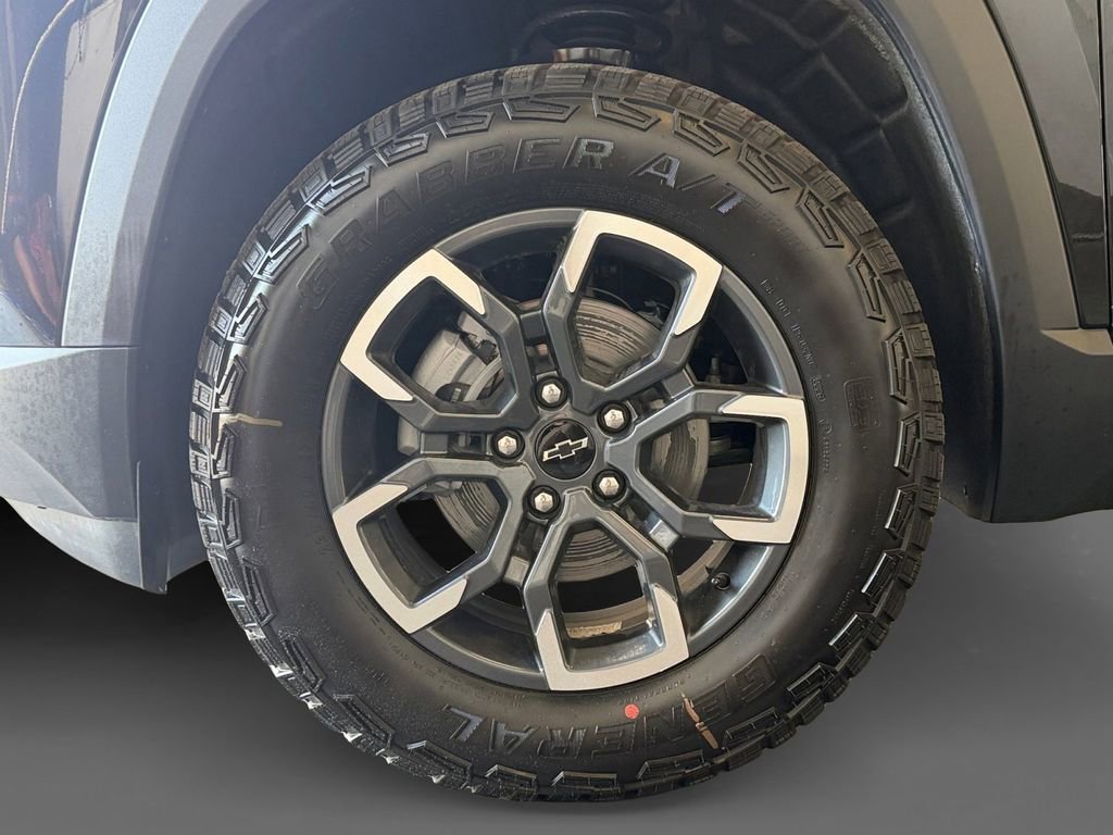 New 2026 Mosaic Black Metallic Chevrolet ACTIV image 15