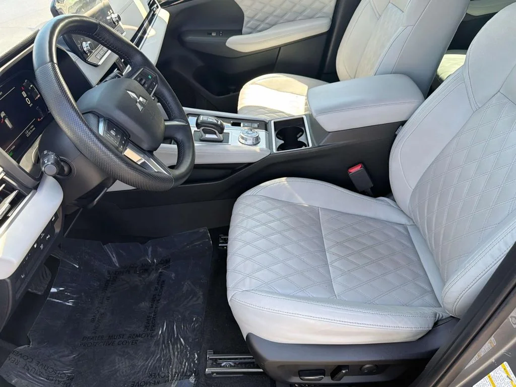 Used 2023 Mercury Gray Metallic Mitsubishi SEL image 32