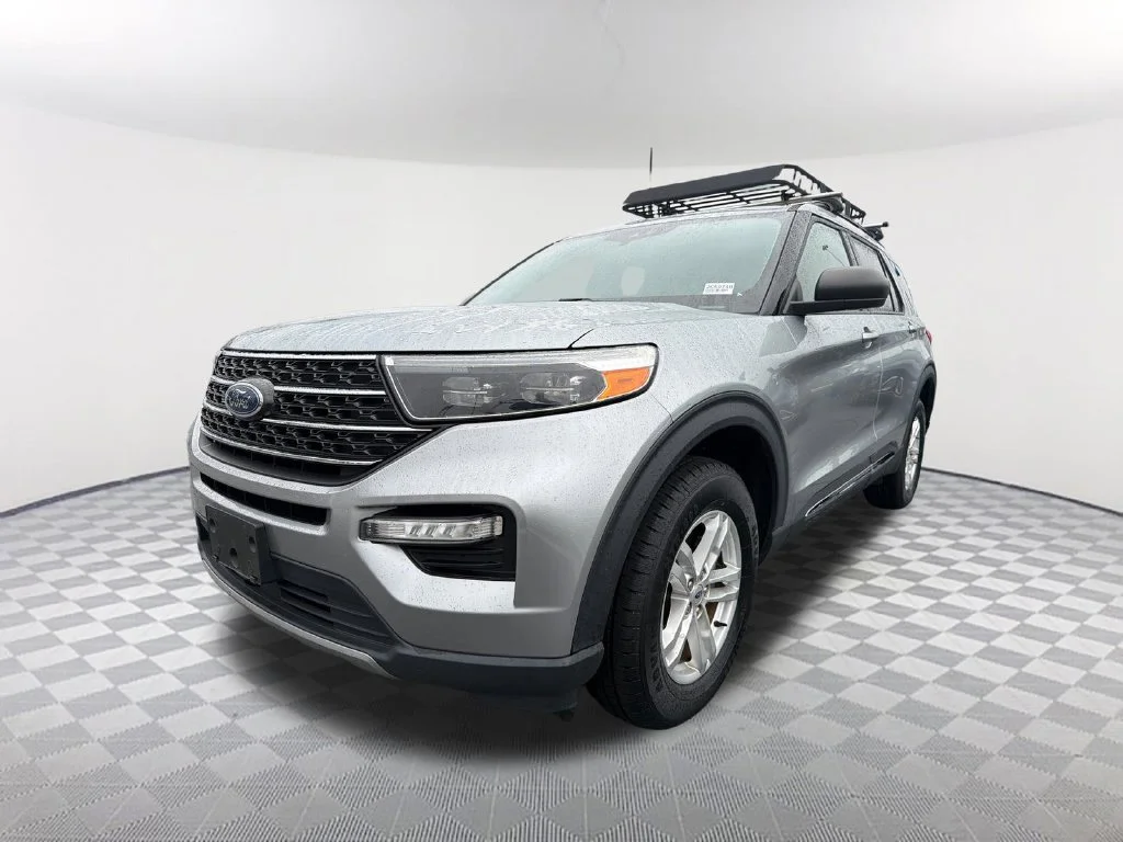 Used 2023 Silver Ford XLT image 1