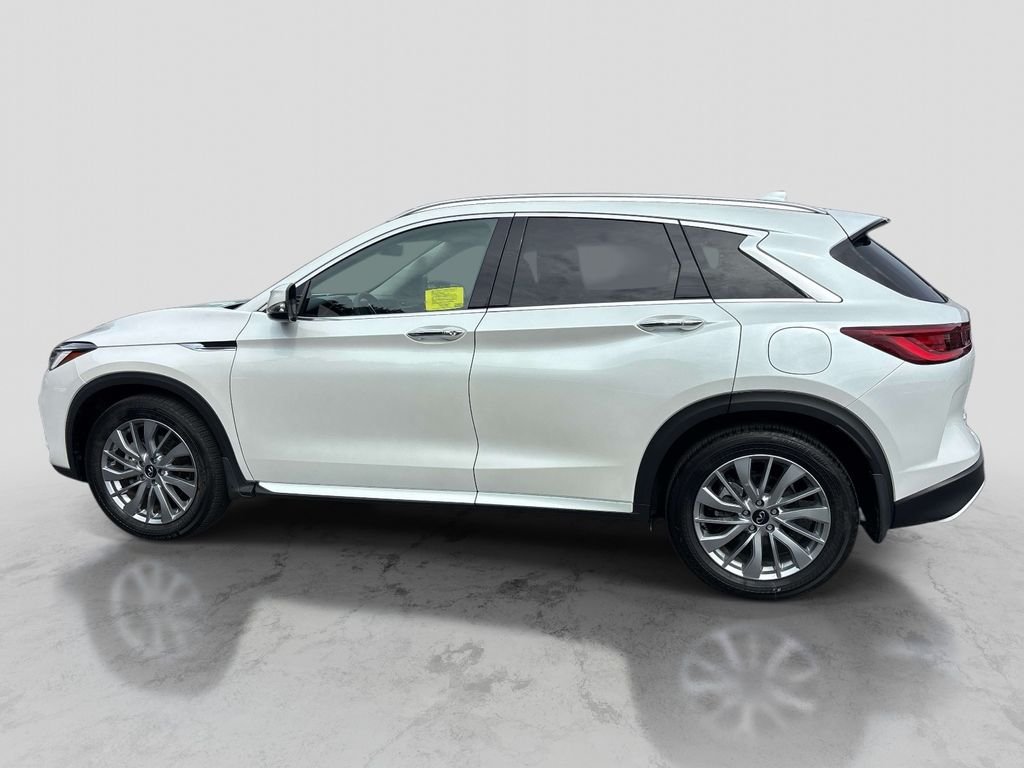 Certified Used 2025 White INFINITI LUXE image 2