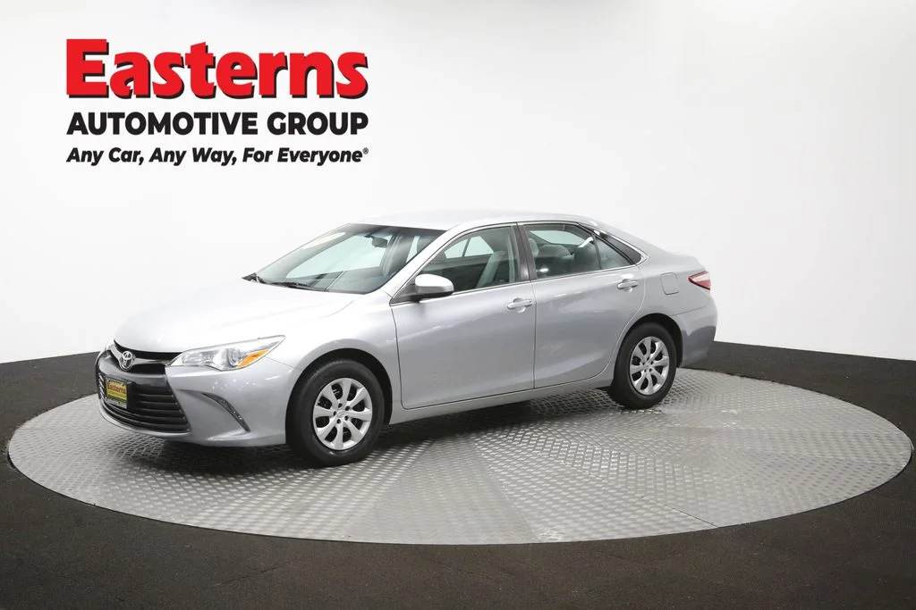 Used 2015 Silver Toyota LE image 55