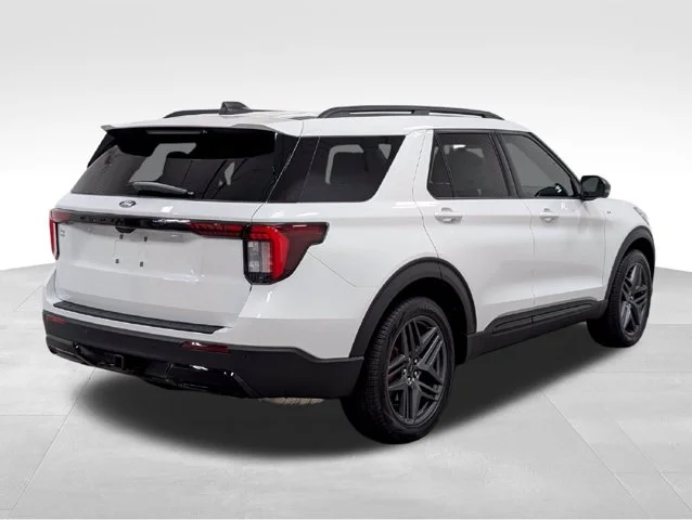 New 2027 Star White Metallic Tri-Coat Ford ST-Line image 49