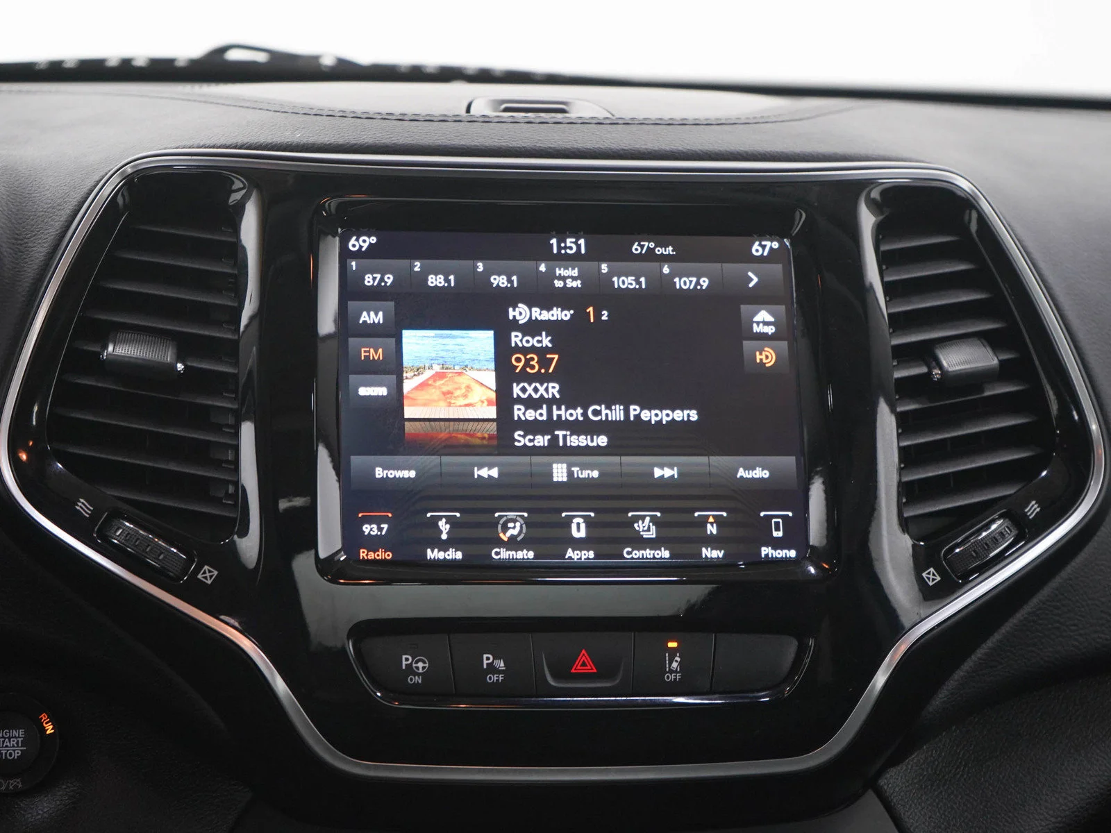 Used 2019  Jeep Limited image 16