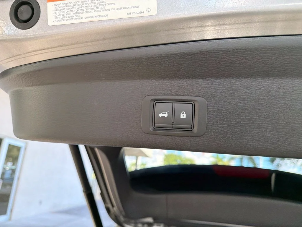 Used 2022 Silver Mitsubishi SEL image 38