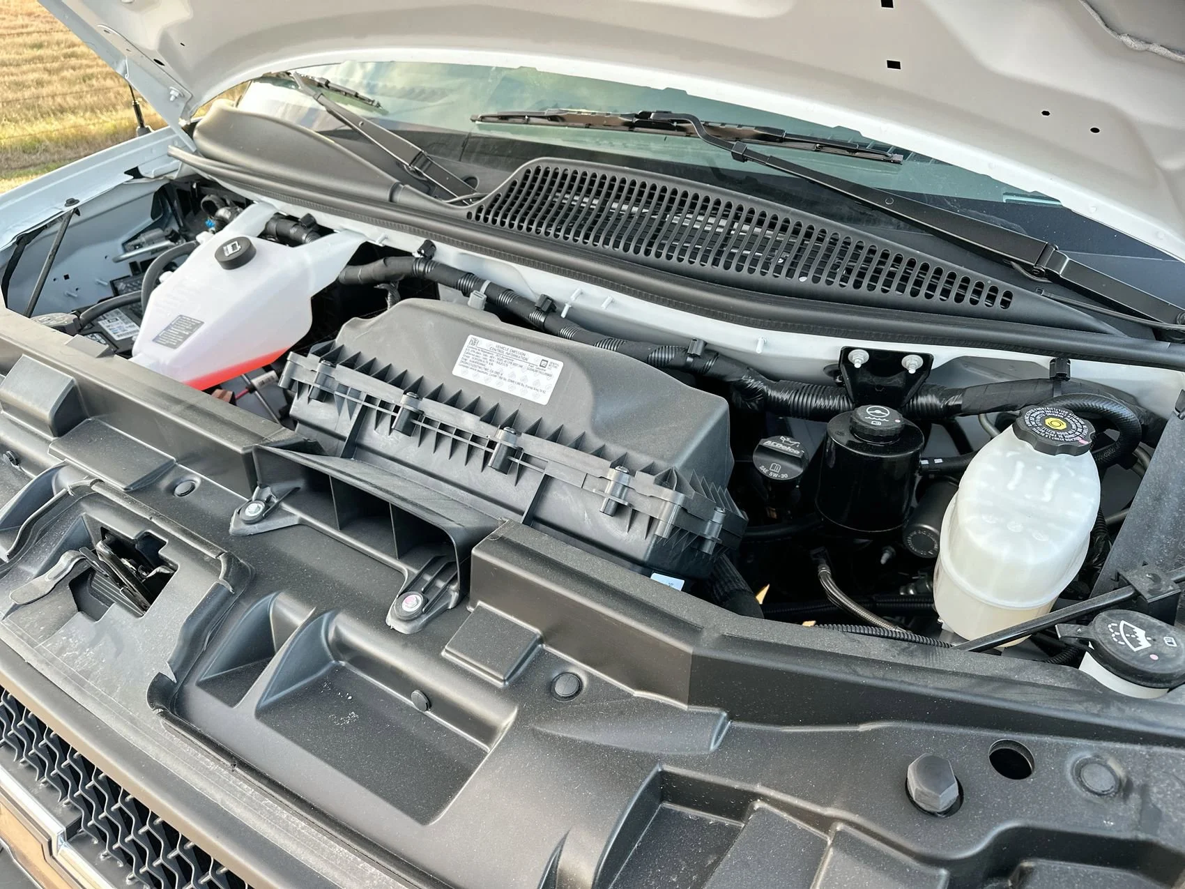 New 2025 Summit White Chevrolet Work Van image 25