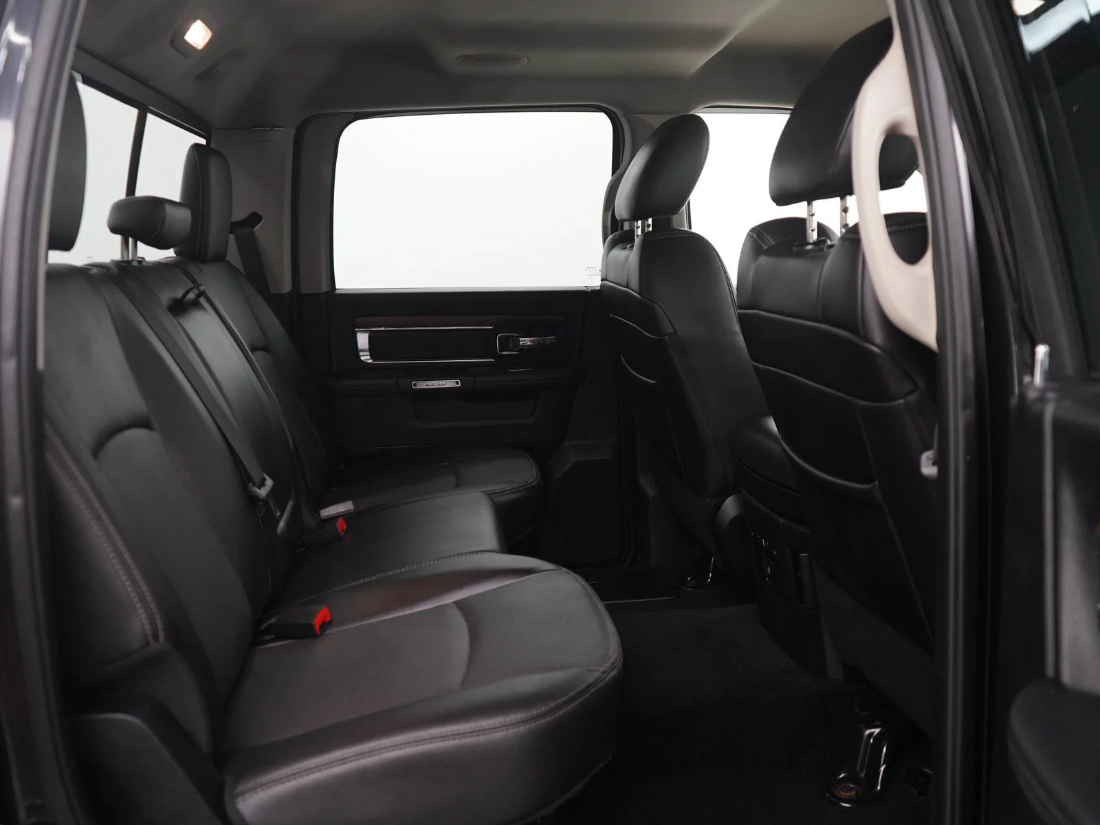 Used 2017 Brilliant Black Crystal Pearlcoat Ram Laramie image 12