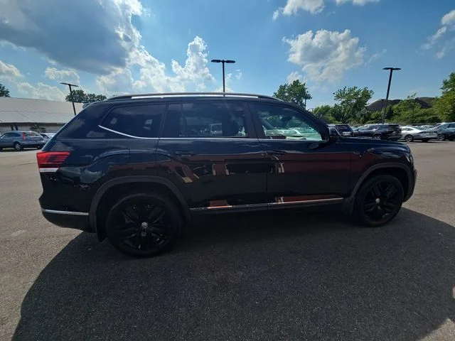 Used 2019 Black Volkswagen SEL image 10