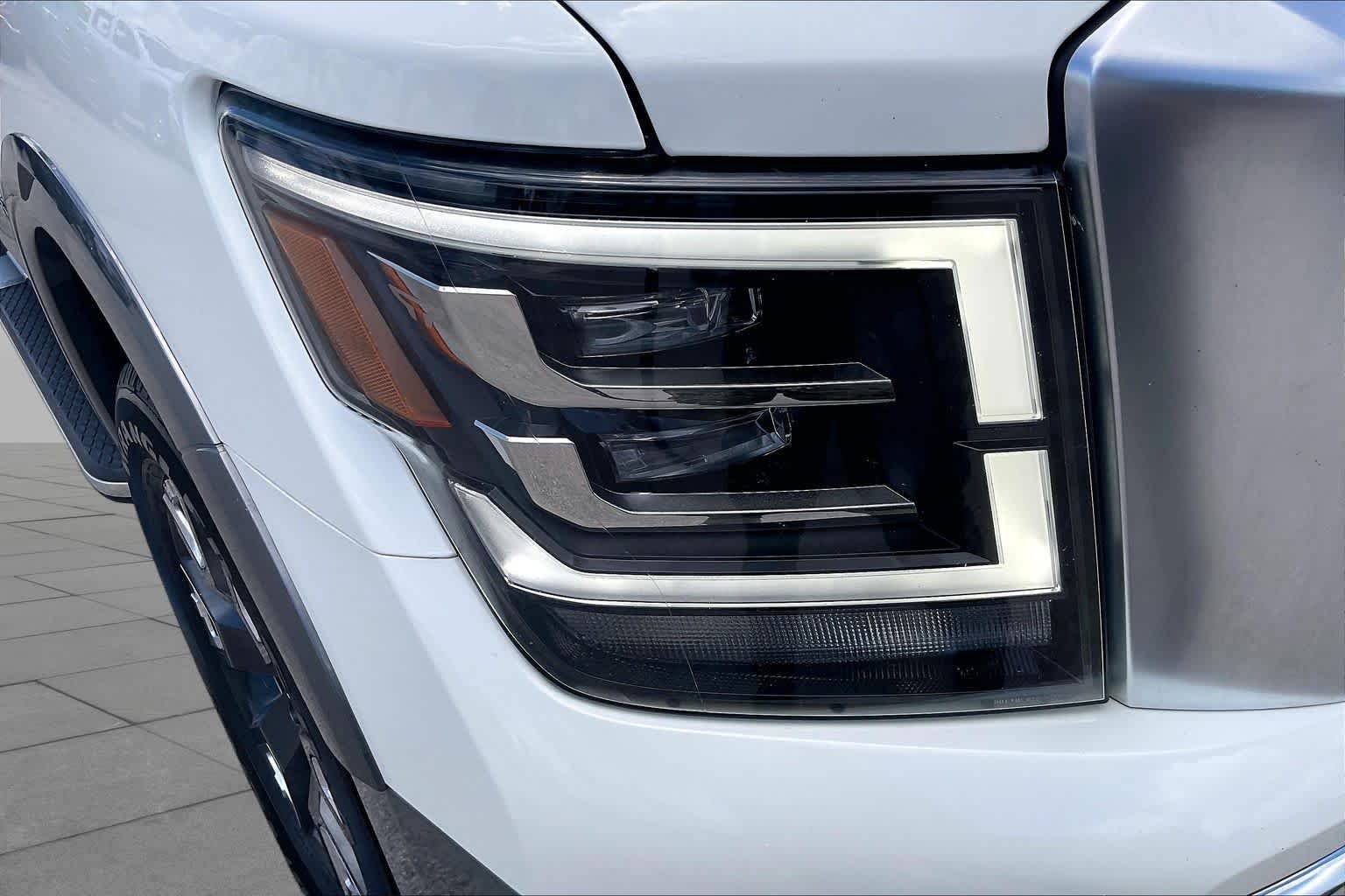 Used 2021 Pearl White Nissan Platinum Reserve image 27