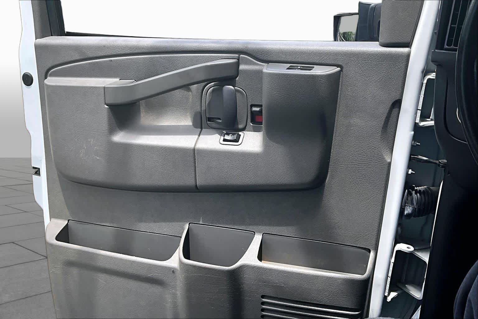 Used 2021 Summit White Chevrolet  image 18