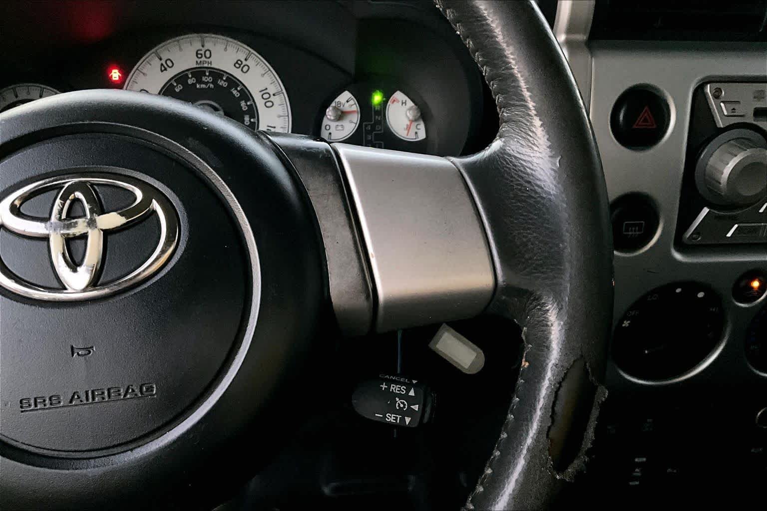 Used 2008 White/Titanium Metallic Toyota  image 24