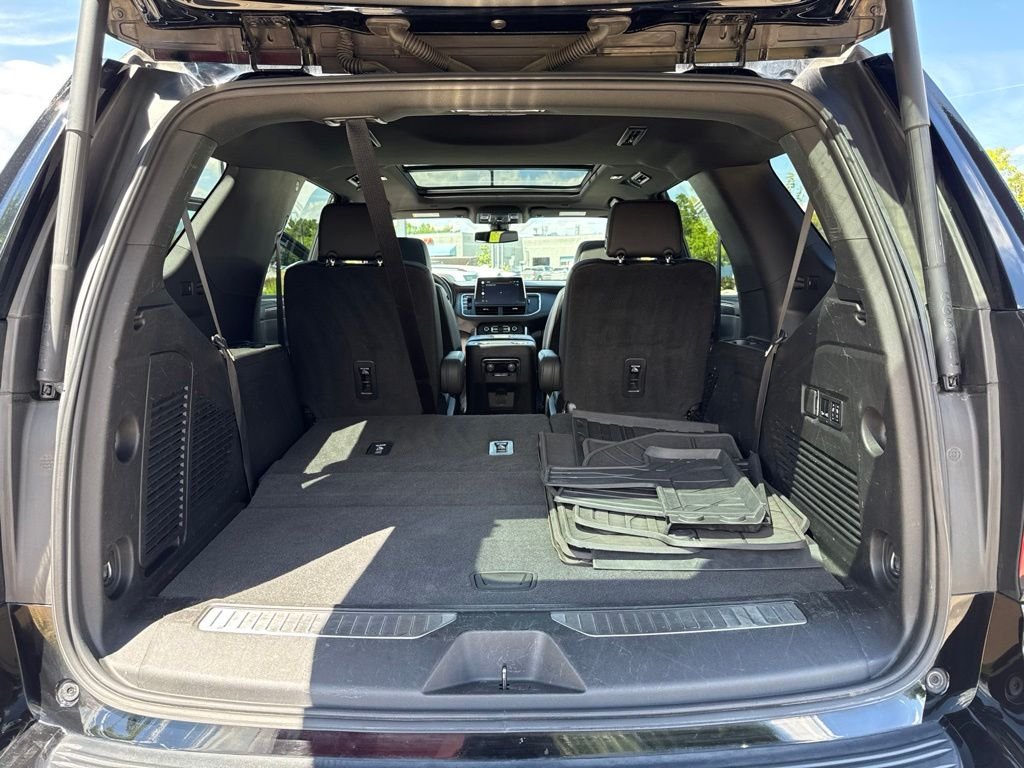 Used 2022 Black Chevrolet Z71 image 25