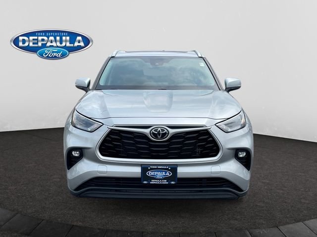 Certified Used 2022 Silver Toyota XLE image 10
