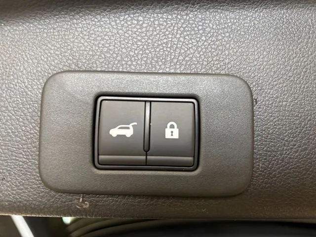 New 2026 White Nissan Platinum image 19