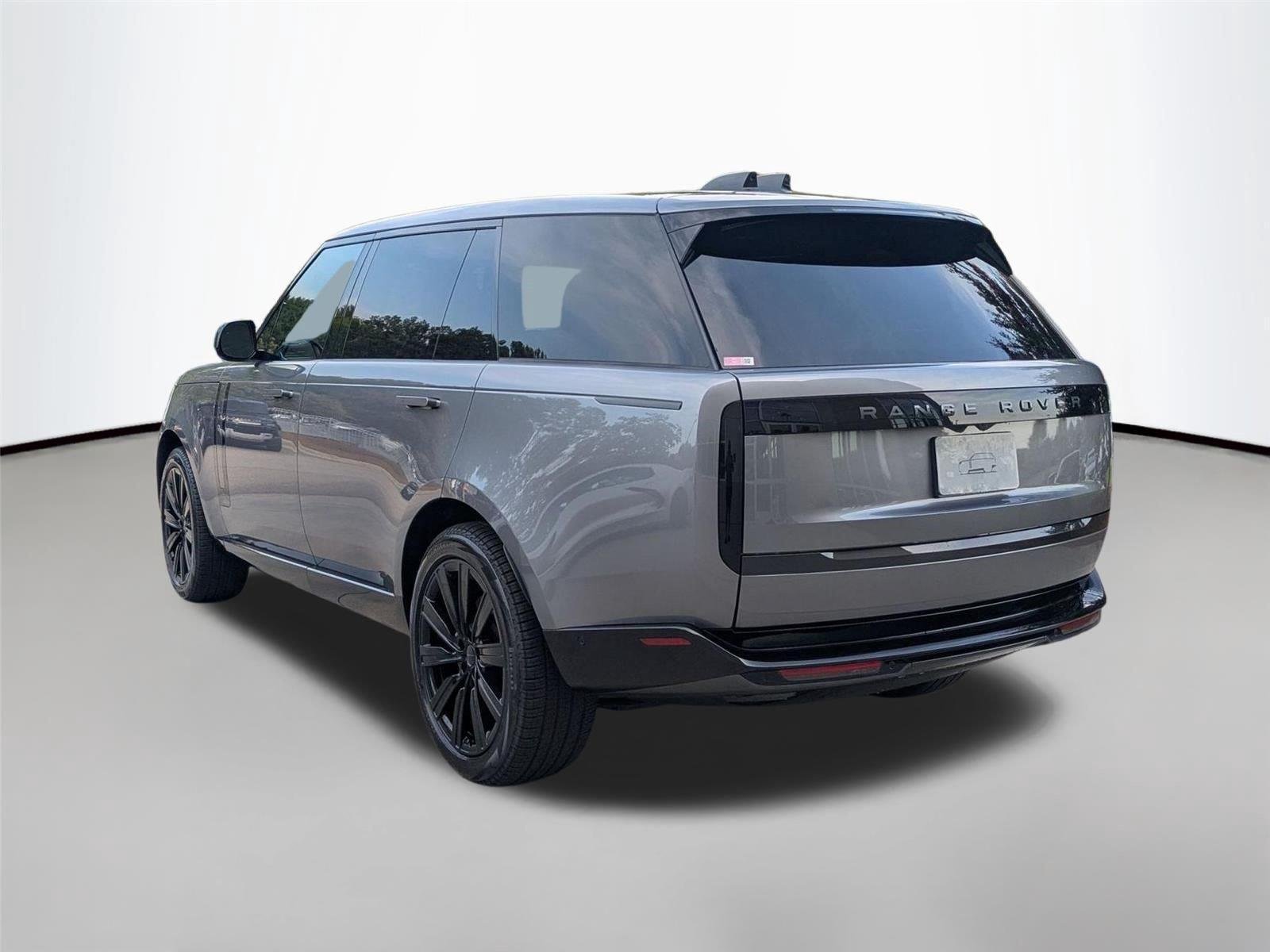 New 2026 Eiger Grey Metallic Land Rover SE image 7