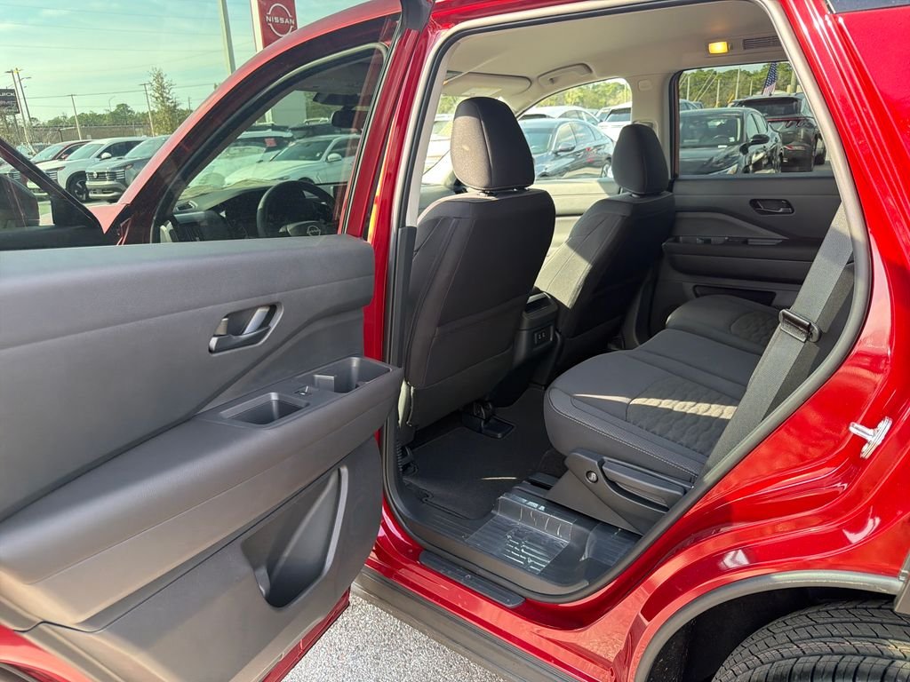New 2026 Nissan Pathfinder SV 4D Sport Utility
