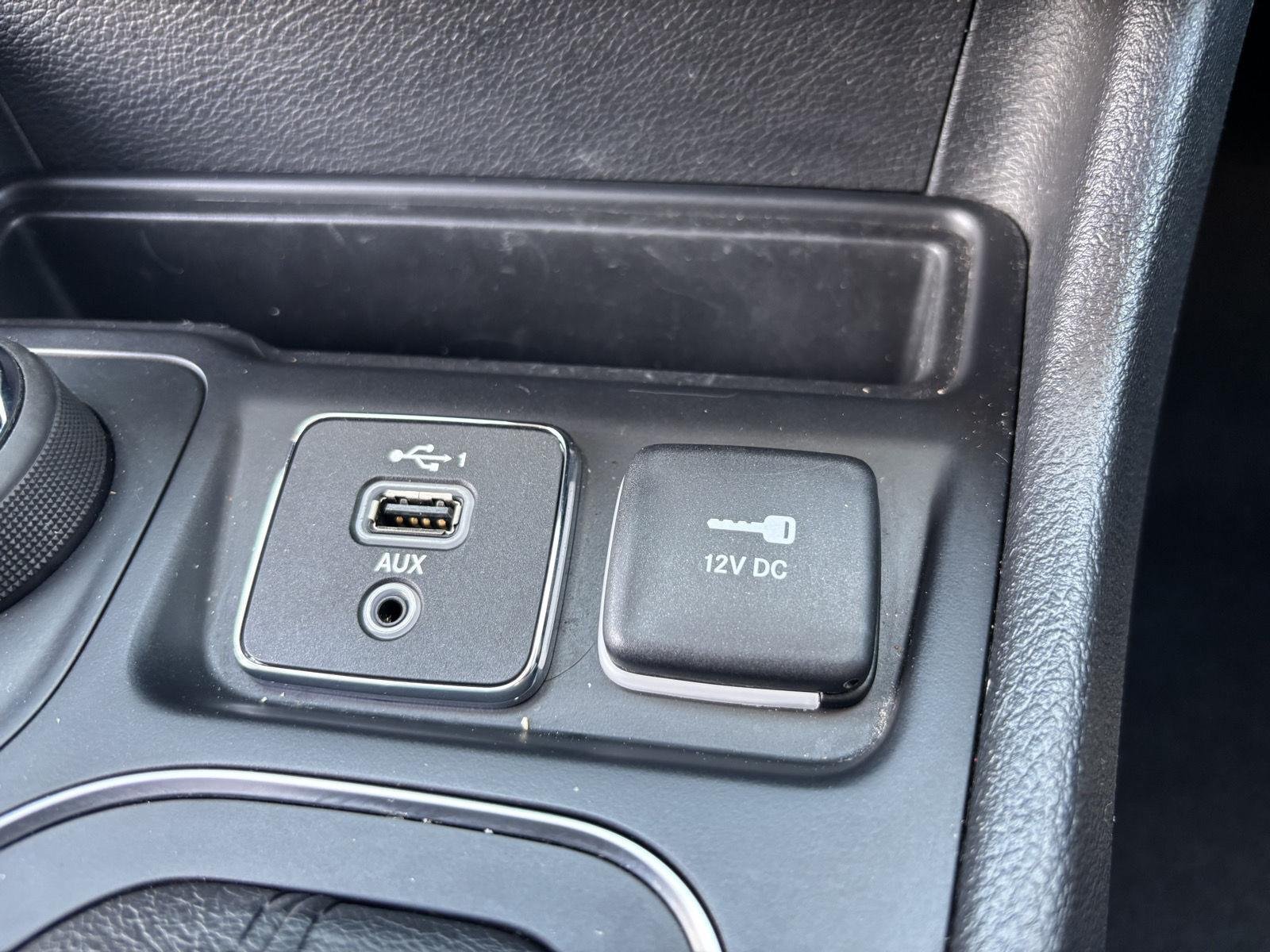 Used 2019 Diamond Black Crystal Pearlcoa Jeep Latitude Plus image 23