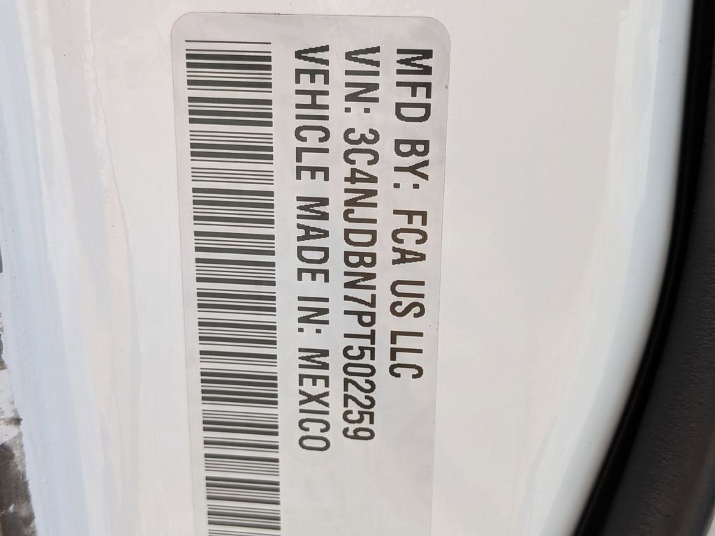 Used 2023 White Jeep Latitude image 27