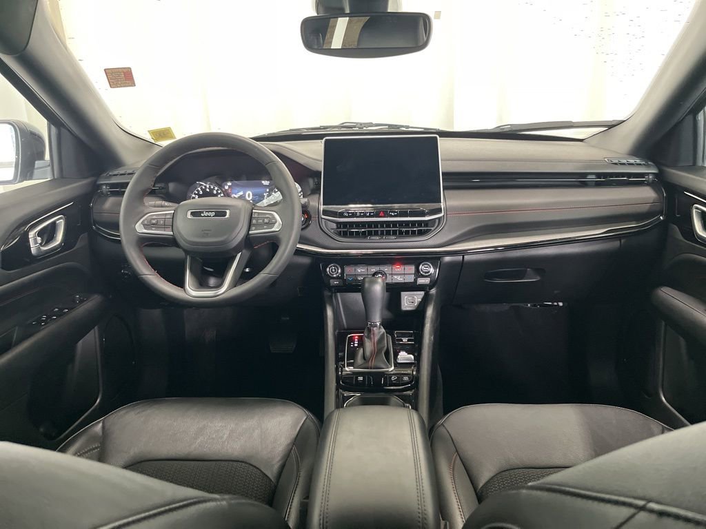 Used 2023 Silver Jeep Trailhawk image 9