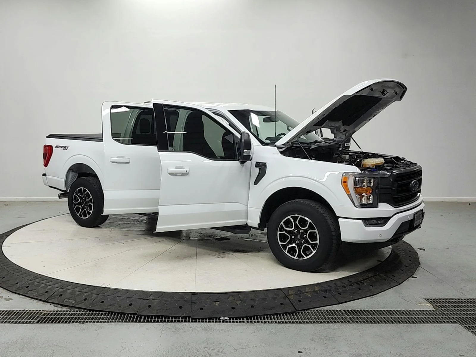 Used 2023 White Ford XLT image 10