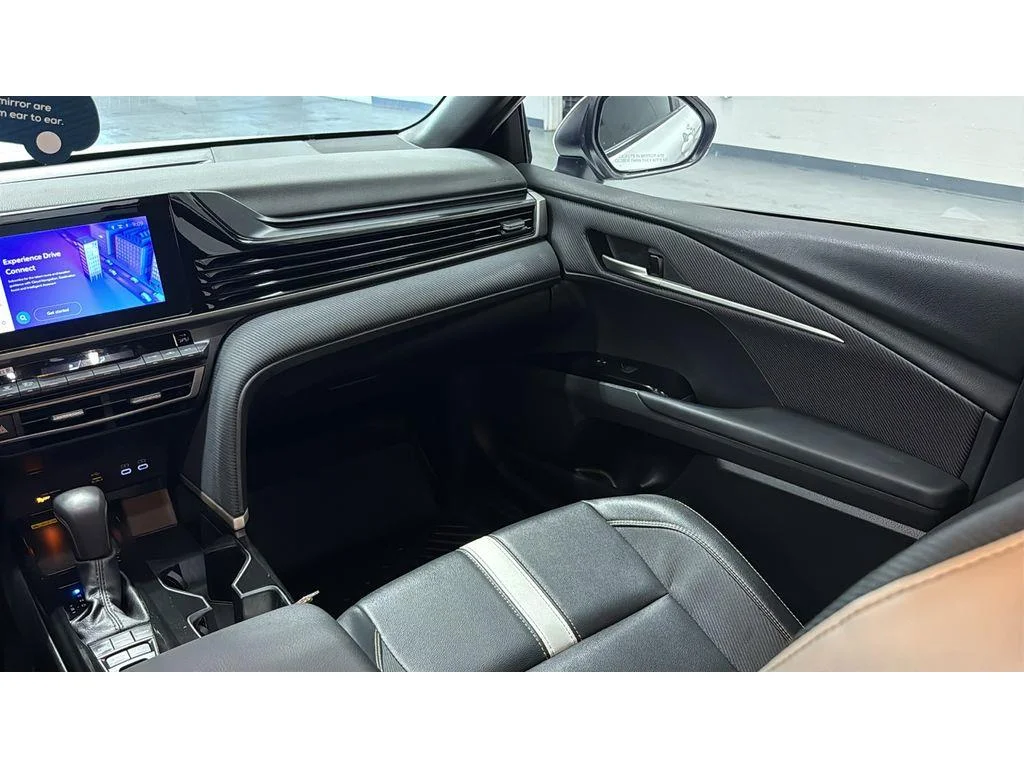 Used 2025 Ice Cap Toyota SE FWD 1 OWNER image 36