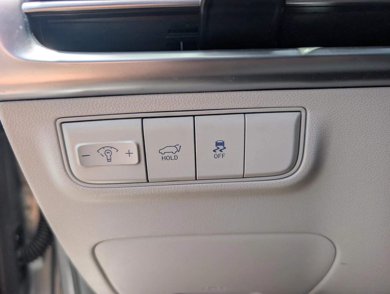 Used 2025 Shimmering Silver Hyundai SEL image 28