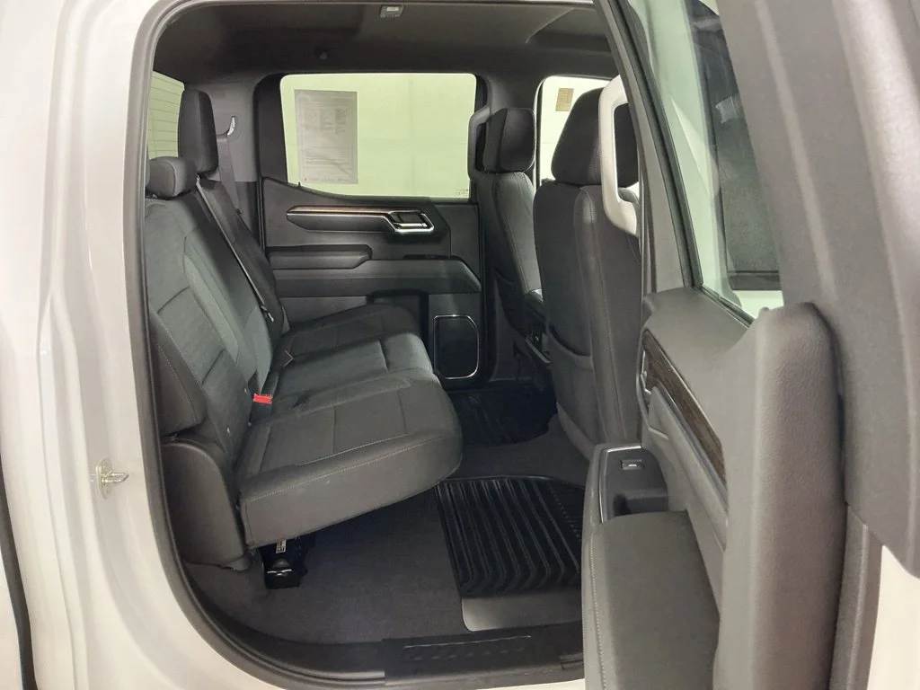 Used 2024 Summit White Chevrolet RST image 7