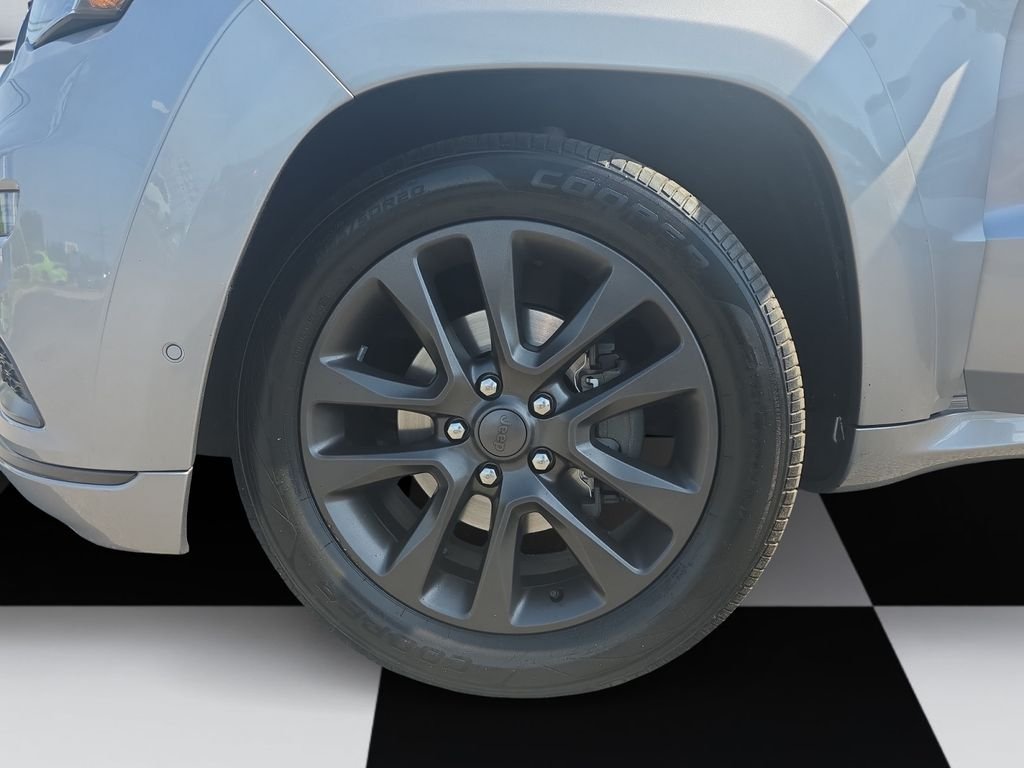 Used 2019 Silver Jeep Overland image 14