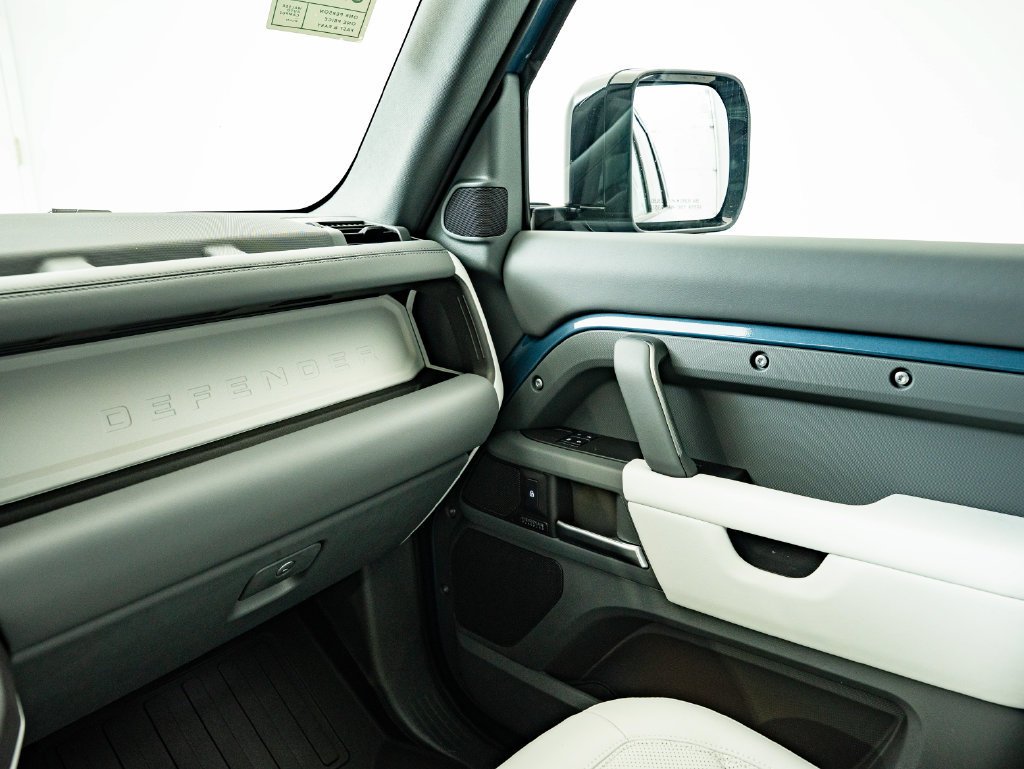 New 2026 Tasman Blue Land Rover X-Dynamic SE image 38