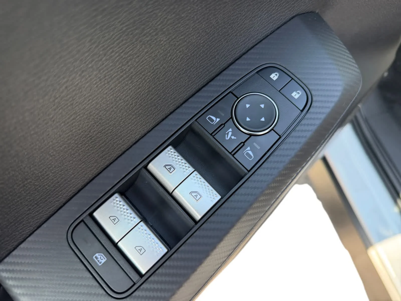 New 2026 White Diamond/Black Roof Mitsubishi Black Edition image 11