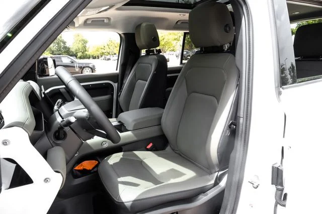 New 2026 Fuji White Land Rover S image 44