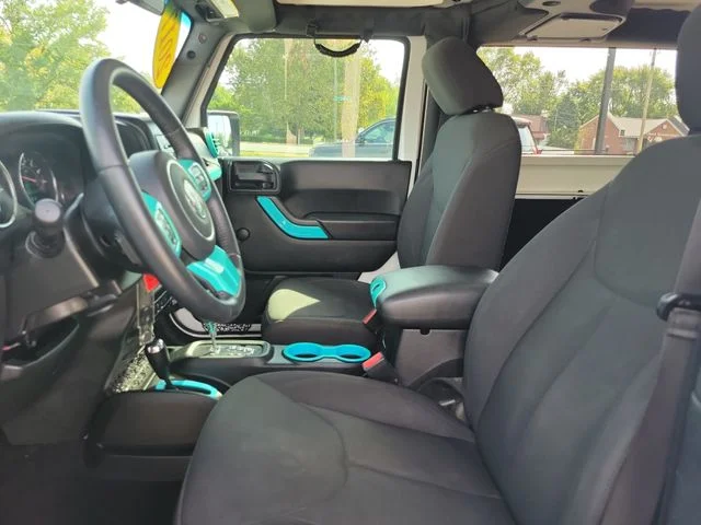 Used 2017 White Jeep Sport image 12