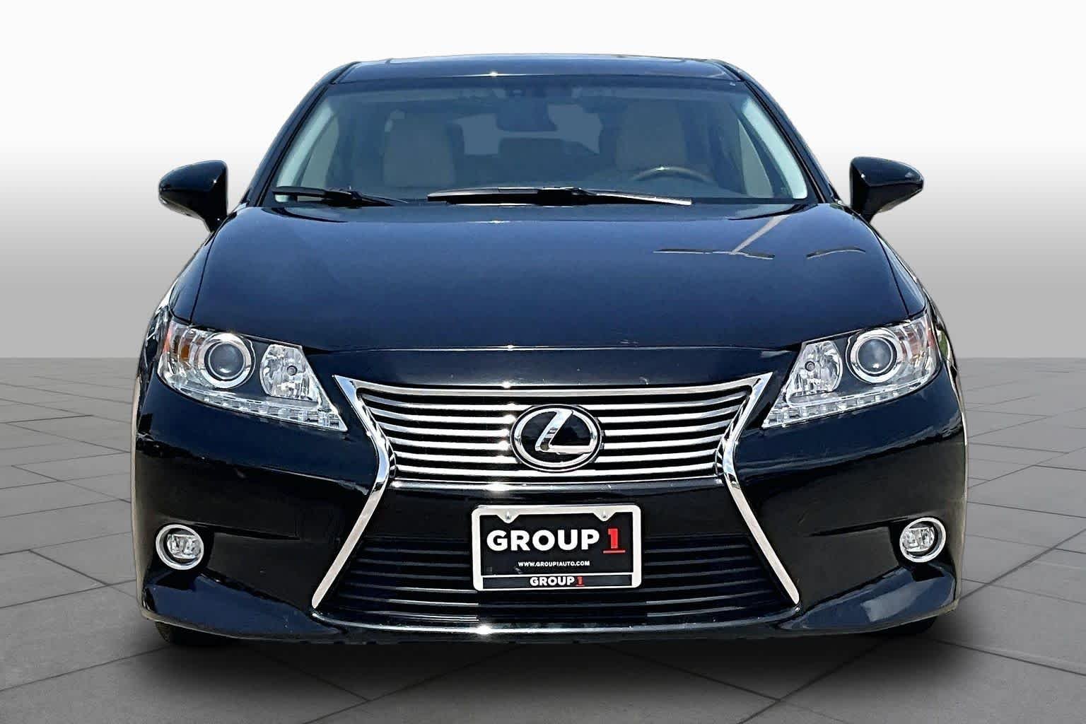 Used 2014 Obsidian Lexus  image 4