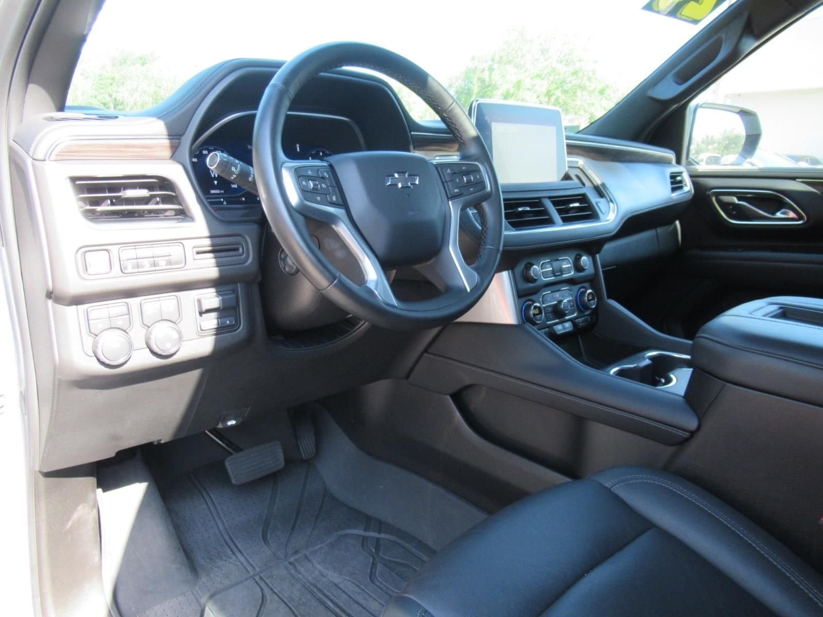 Used 2024 Gray Chevrolet Z71 image 18