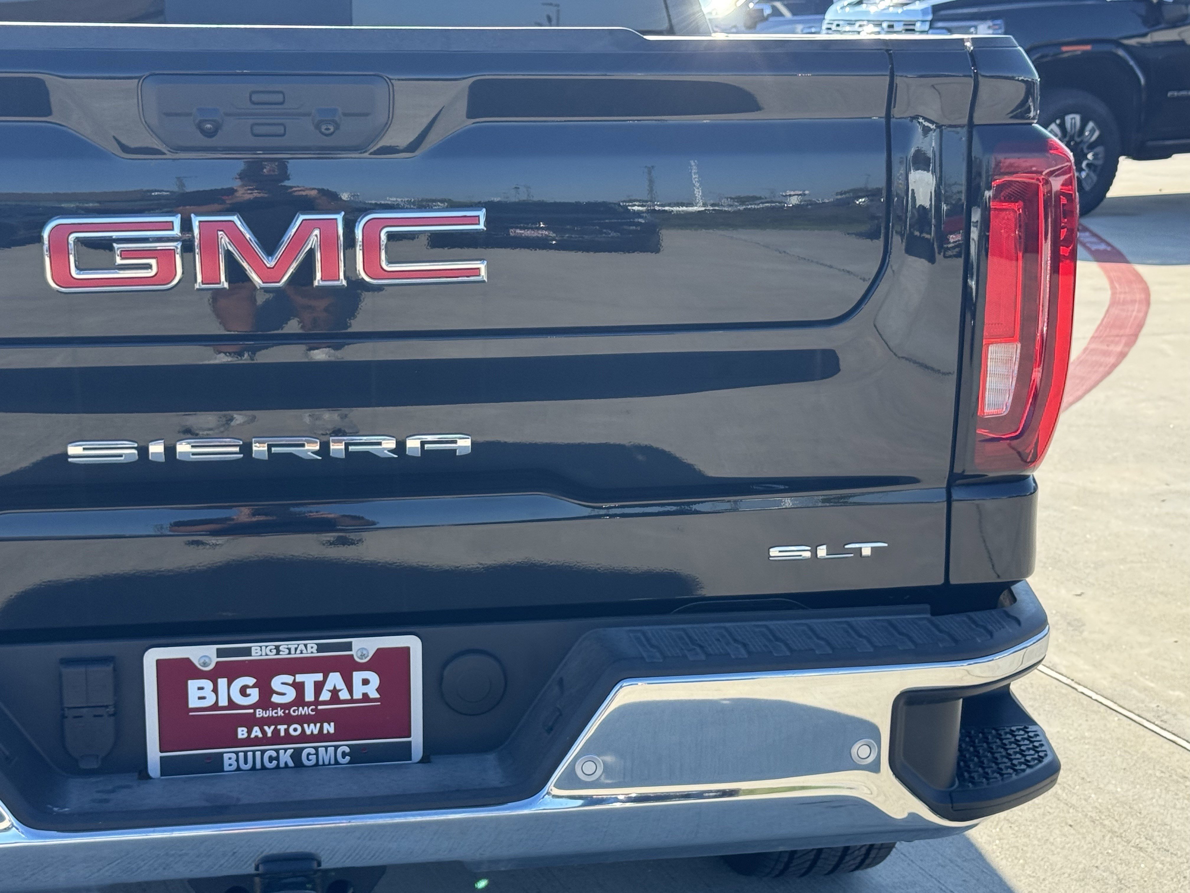 2026 GMC Sierra 1500 SLT - Photo 9