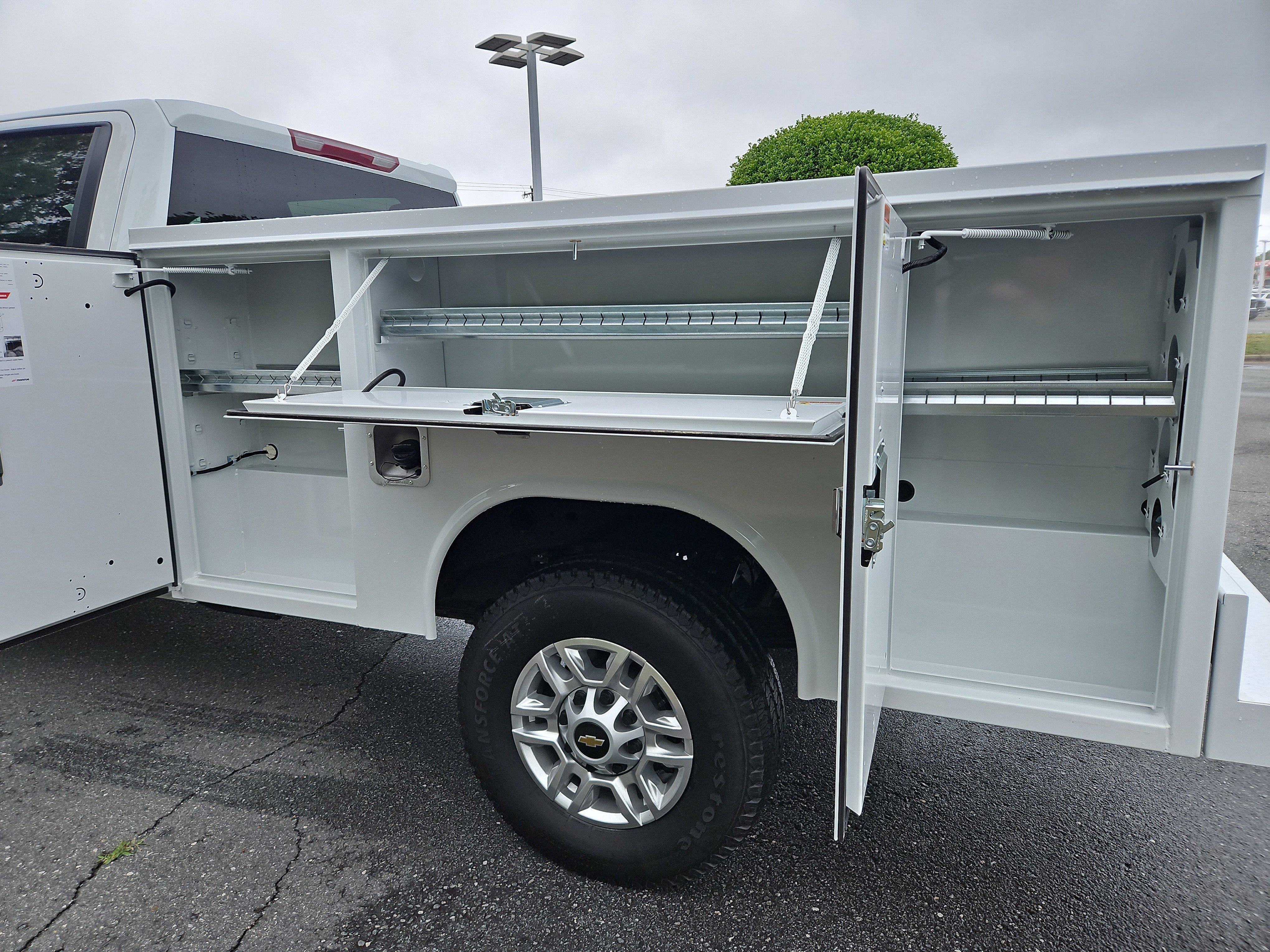 New 2025 Summit White Chevrolet WT image 22