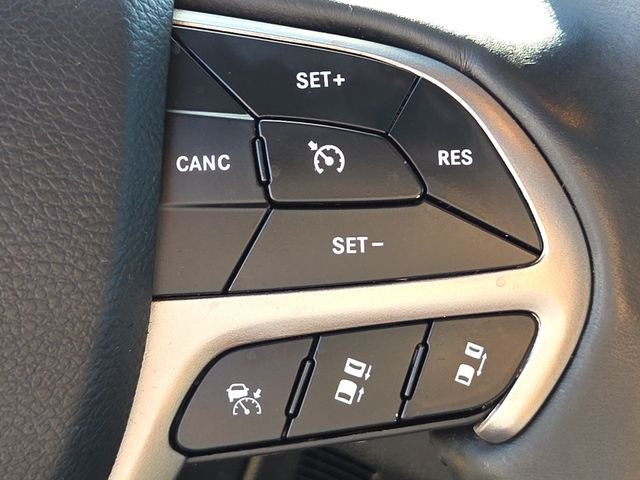 Used 2019 Silver Jeep Overland image 26