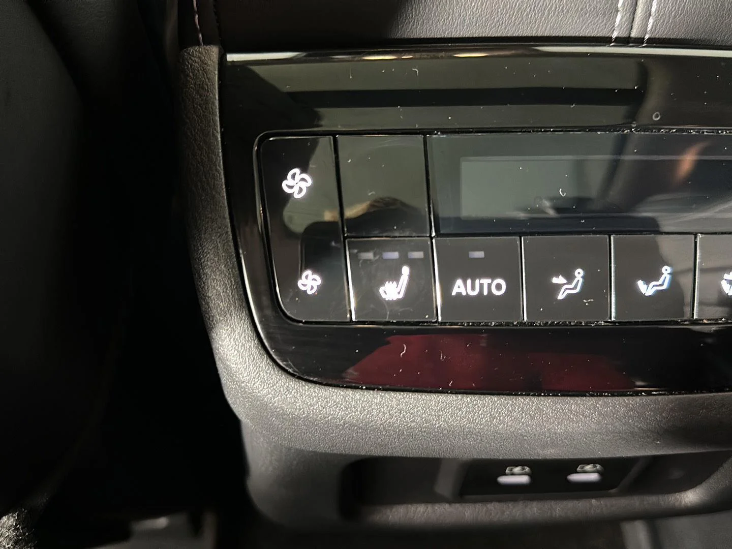 Used 2026 Radiant White INFINITI LUXE image 28