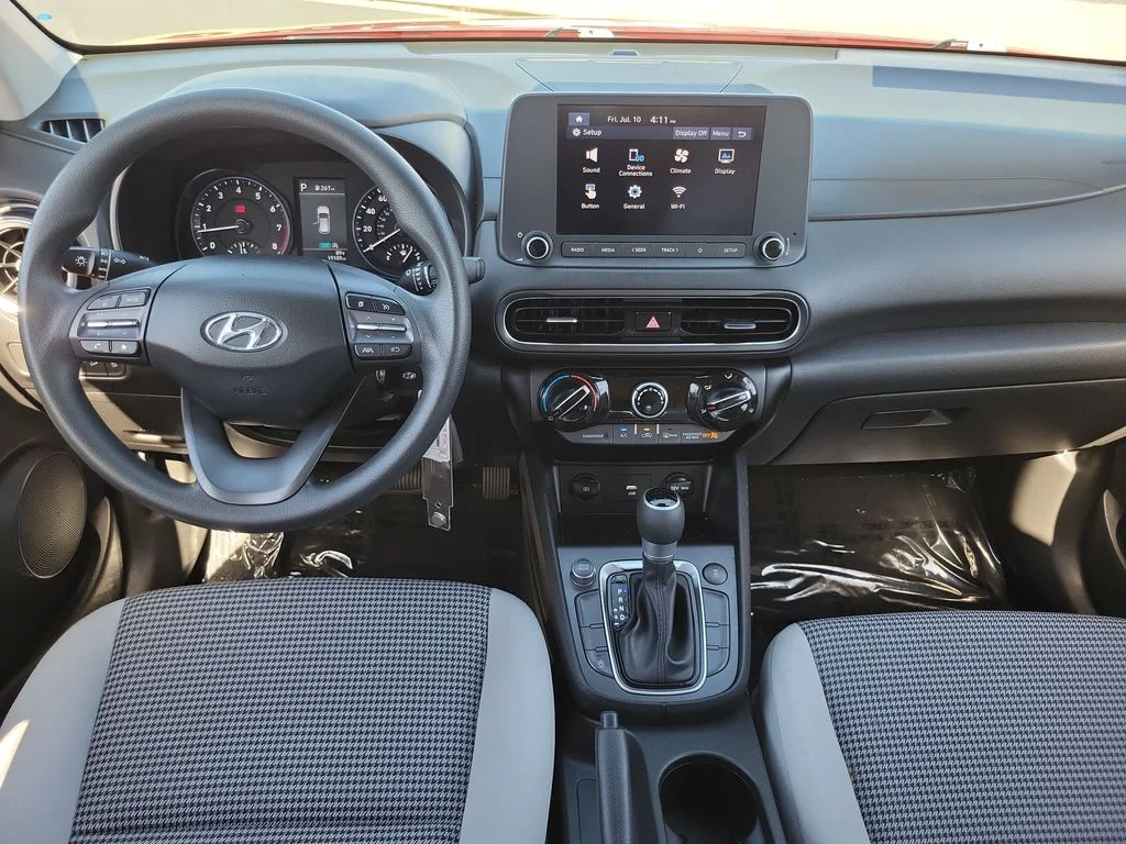Used 2023 Red Hyundai SE image 4