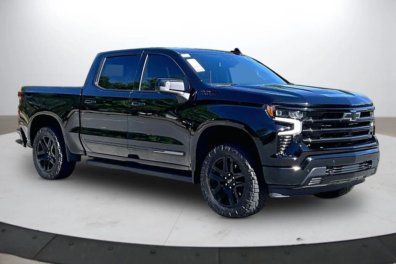 Used 2024 Black Chevrolet High Country image 2