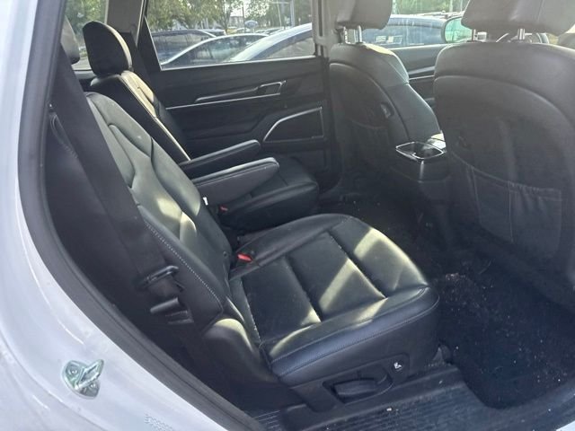 Used 2024 White Kia S image 6
