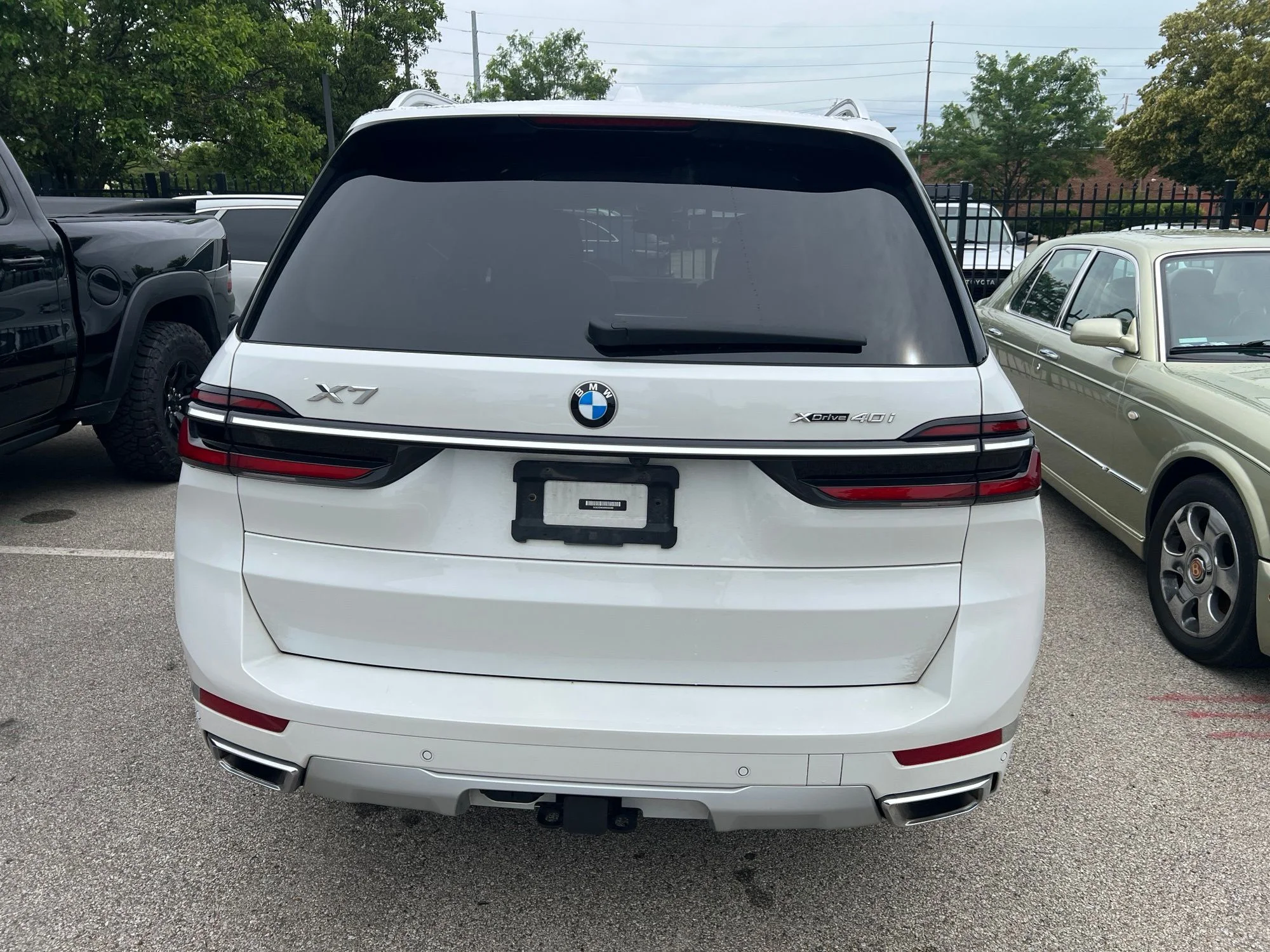 Used 2024 White BMW xDrive40i image 4