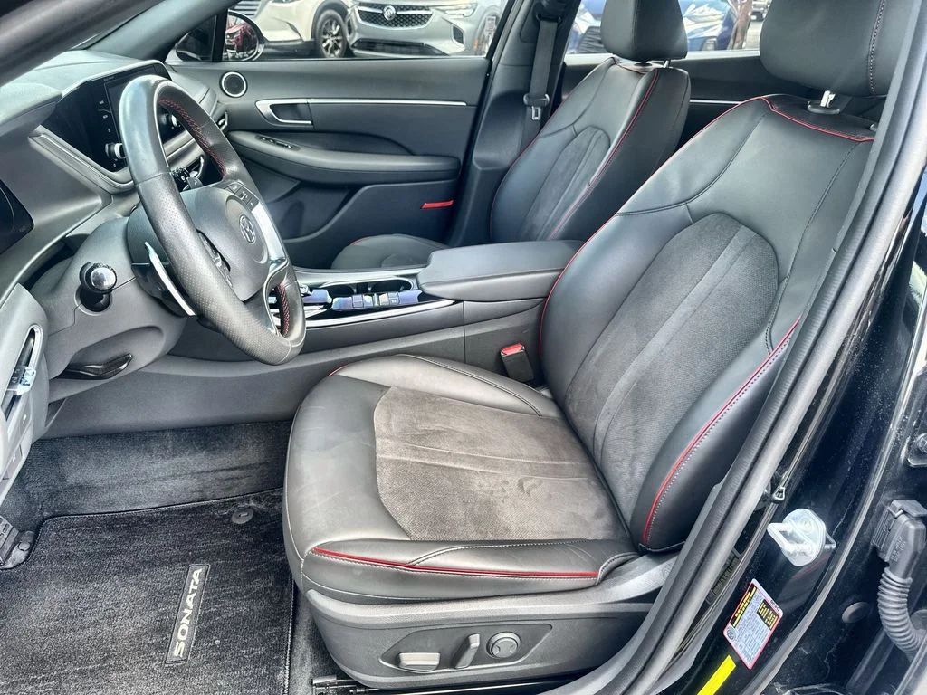 Used 2020 Black Hyundai SEL Plus image 11