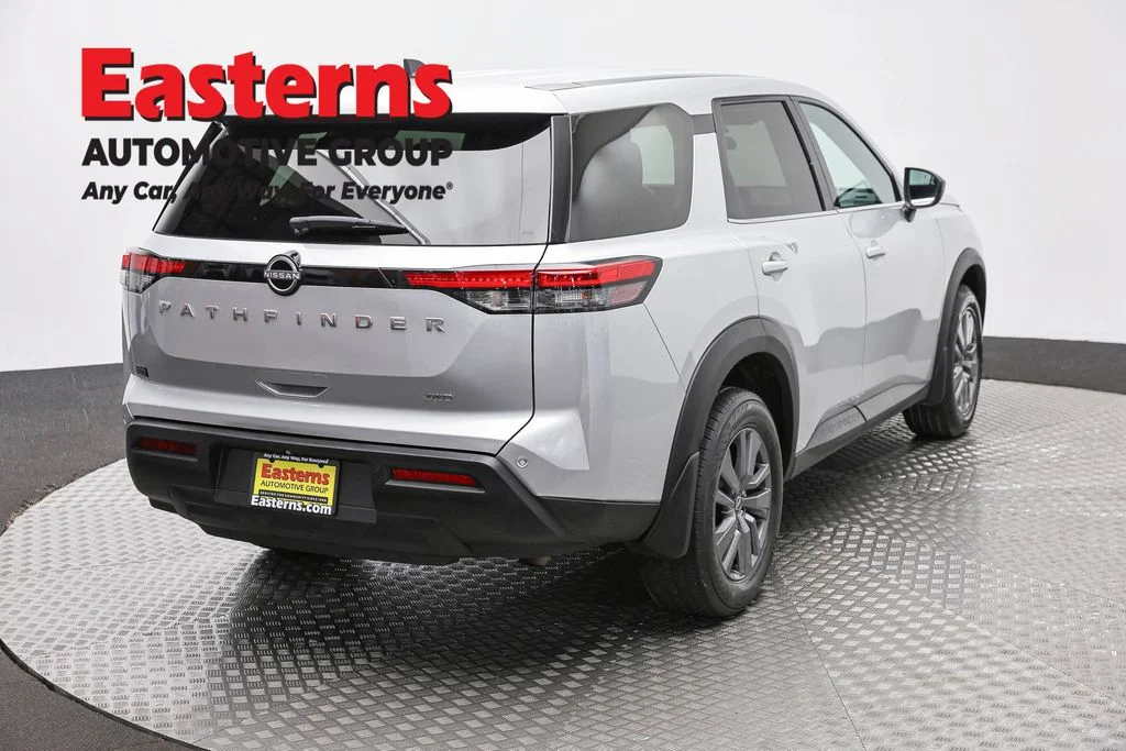 Used 2023 Silver Nissan S image 5