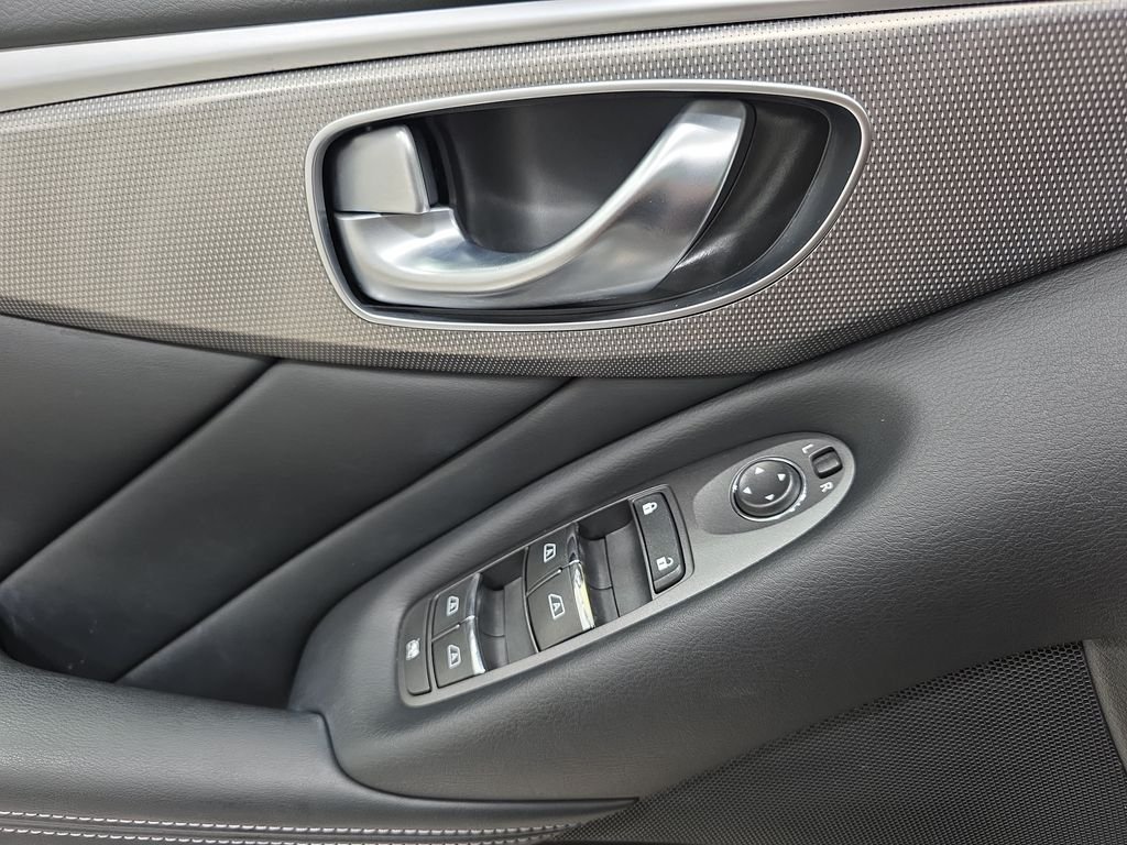Used 2015 Black Obsidian INFINITI Base image 28