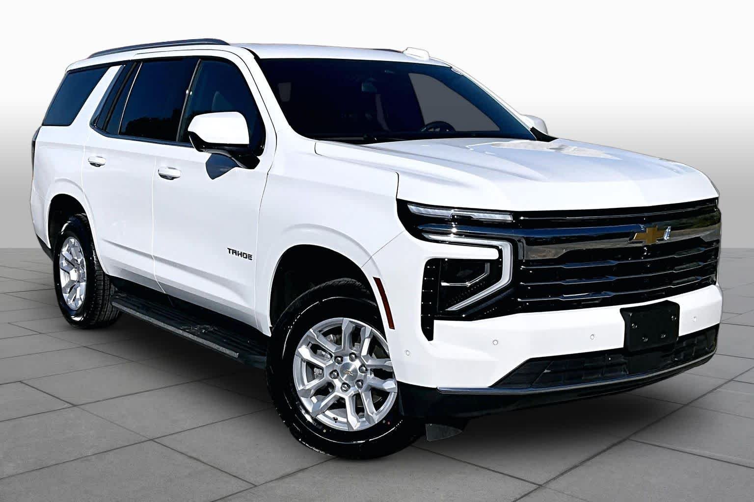 Used 2025 Summit White Chevrolet LT image 3